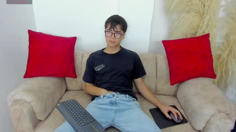 LIAM online show from March 8, 8:24 pm