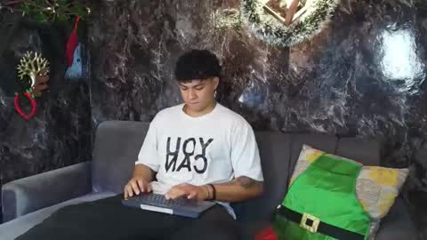 liam online show from November 25, 12:40 pm