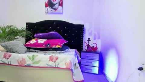 Call me Lian online show from April 23, 12:20 pm