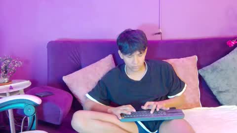 Liam online show from February 24, 8:09 pm