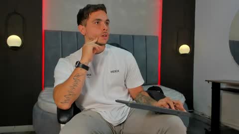 Liam online show from April 22, 6:12 pm