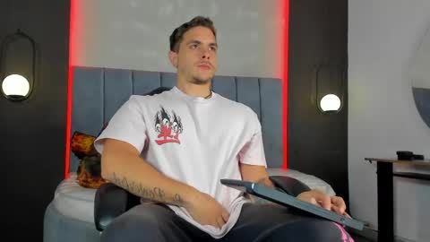 Liam online show from April 20, 6:54 pm