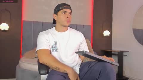 Liam online show from February 26, 7:37 pm