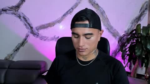 Snapshot of liamdeep_ chatting on September 9, 8:52 pm LiamDeep online show from September 9, 8:52 pm