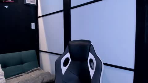 Snapshot of liamdeep_ chatting on October 7, 6:23 pm LiamDeep online show from October 7, 6:23 pm