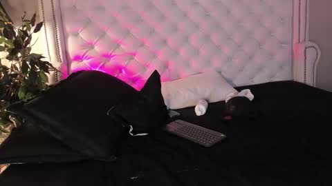 liammuller online show from December 4, 1:40 pm