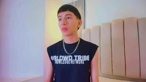 lian_cameron online show from April 23, 4:17 am