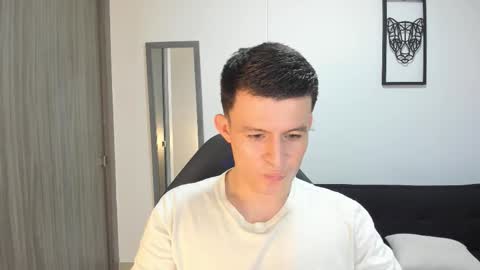 Snapshot of lian_eathan chatting on October 18, 11:09 pm lian_eathan online show from October 18, 11:09 pm