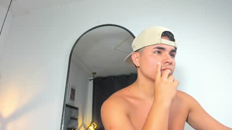 lianfox_ online show from July 23, 12:24 pm