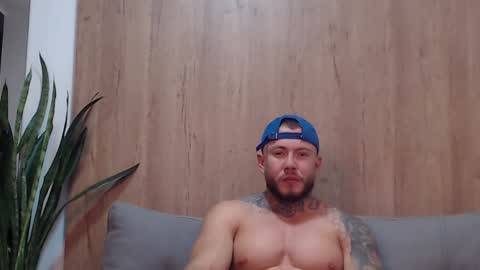 lianjones9 online show from January 28, 9:08 pm