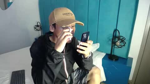 Snapshot of lianross_ chatting on October 4, 3:55 am lianross online show from October 4, 3:55 am