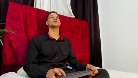 lisght and missa online show from March 7, 2:42 am