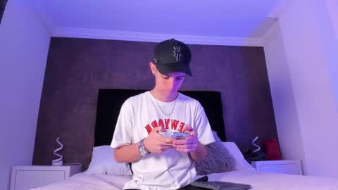 L I I A M online show from February 19, 1:51 am