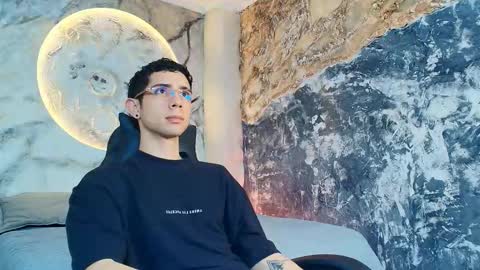 L I I A M online show from September 11, 7:02 pm