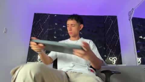 L I I A M online show from March 10, 4:38 am