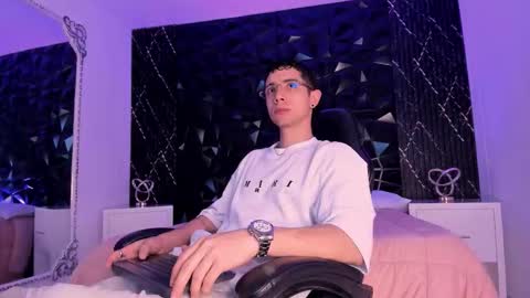 L I I A M online show from March 7, 8:06 pm