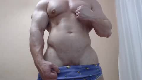 Snapshot of likwidator84 chatting on December 23, 12:35 am Maximus online show from December 23, 12:35 am
