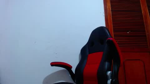 Snapshot of lion_grr chatting on October 2, 1:31 am lion_grr online show from October 2, 1:31 am