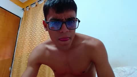 Snapshot of lion_grr chatting on October 19, 10:02 pm lion_grr online show from October 19, 10:02 pm