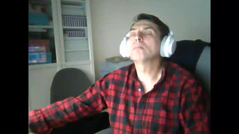 Snapshot of liongr69 chatting on February 14, 8:10 am liongr69 online show from February 14, 8:10 am
