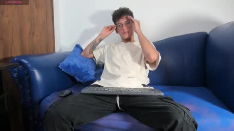 MAX online show from December 2, 8:45 pm