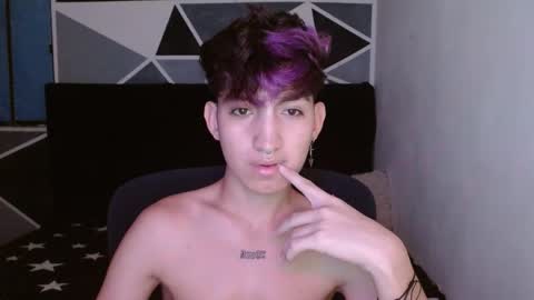 Snapshot of littlextrem chatting on January 2, 3:37 am Eros online show from January 2, 3:37 am