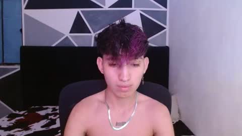Snapshot of littlextrem chatting on December 10, 12:45 am Eros online show from December 10, 12:45 am