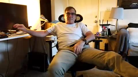 Snapshot of lngdickdaddy chatting on September 12, 10:32 pm LongDick Daddy online show from September 12, 10:32 pm