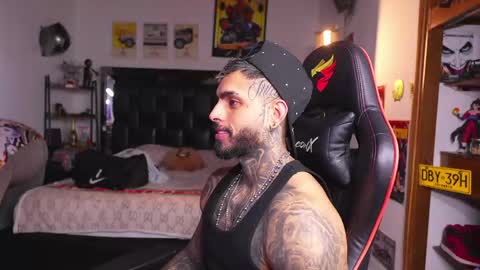 logan_hugh8 online show from June 9, 10:11 pm