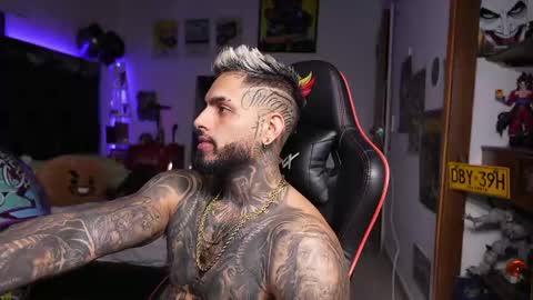 logan_hugh8 online show from April 17, 6:49 am