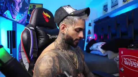 logan_hugh8 online show from February 16, 10:30 pm