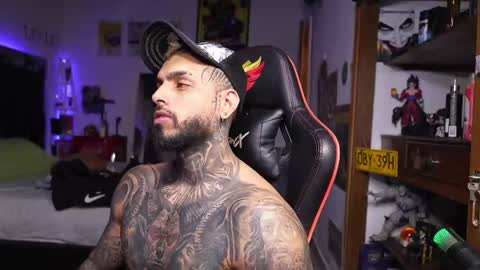 logan_hugh8 online show from April 24, 12:57 am