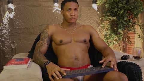 logan_varela online show from November 27, 9:51 pm