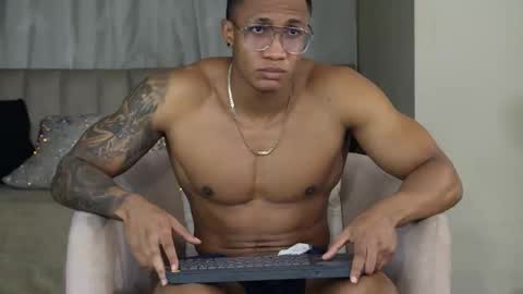 logan_varela online show from December 17, 11:55 pm