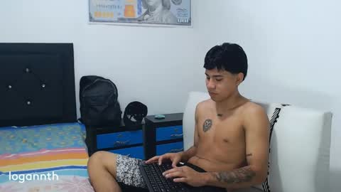 Snapshot of logannthh chatting on February 22, 11:21 pm logannthh online show from February 22, 11:21 pm