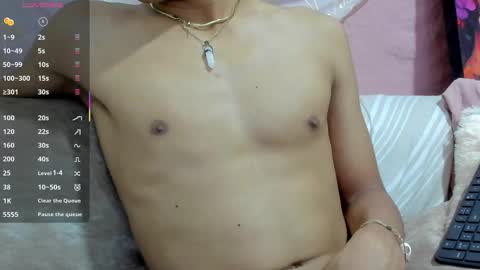 logantwink18 online show from March 11, 12:23 pm