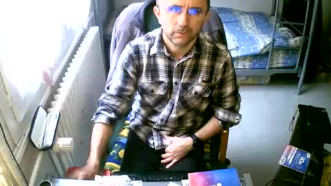 Snapshot of lokoum39 chatting on December 3, 11:32 am lokoum39 online show from December 3, 11:32 am