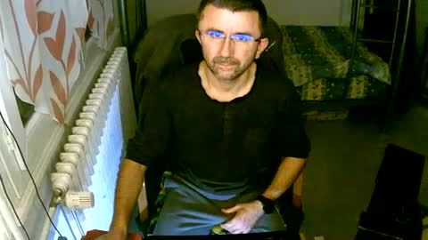 Snapshot of lokoum39 chatting on December 6, 6:28 pm lokoum39 online show from December 6, 6:28 pm