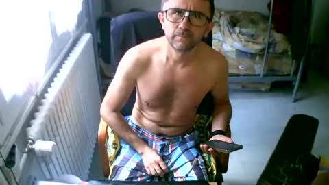 Snapshot of lokoum39 chatting on September 9, 9:31 am lokoum39 online show from September 9, 9:31 am