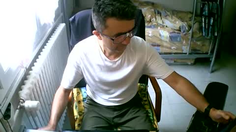 Snapshot of lokoum39 chatting on September 13, 9:21 am lokoum39 online show from September 13, 9:21 am