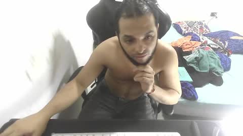 Marvin Santiago online show from April 21, 5:13 am