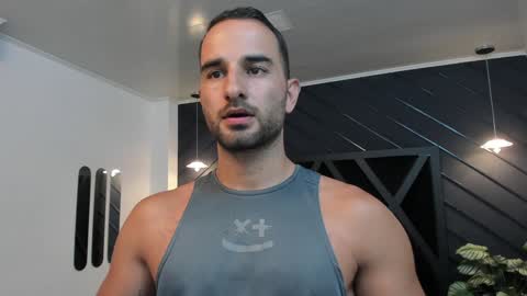 Snapshot of lorenzo_walker_ chatting on January 14, 5:23 pm L O R E N Z O Thumbs Up help online show from January 14, 5:23 pm