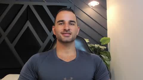Snapshot of lorenzo_walker_ chatting on January 10, 5:34 pm L O R E N Z O Thumbs Up help online show from January 10, 5:34 pm