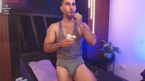  L O R E N Z O  Thumbs Up help  online show from February 23, 6:20 pm