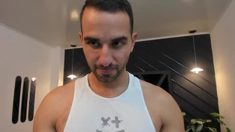 Snapshot of lorenzo_walker_ chatting on December 3, 6:06 pm L O R E N Z O Thumbs Up help online show from December 3, 6:06 pm