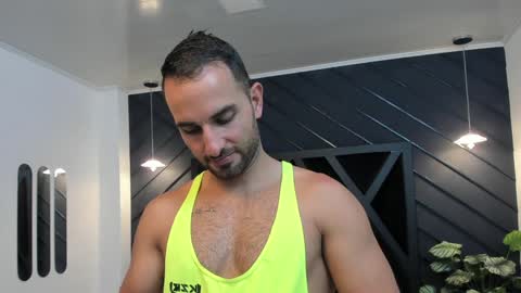 Snapshot of lorenzo_walker_ chatting on February 6, 6:02 pm L O R E N Z O Thumbs Up help online show from February 6, 6:02 pm