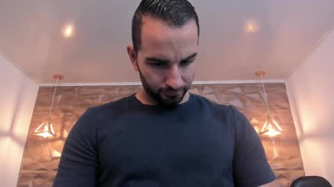 Snapshot of lorenzo_walker_ chatting on February 15, 5:17 pm L O R E N Z O Thumbs Up help online show from February 15, 5:17 pm