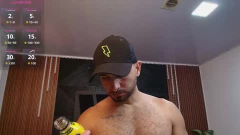  L O R E N Z O  Thumbs Up help  online show from April 24, 6:21 pm