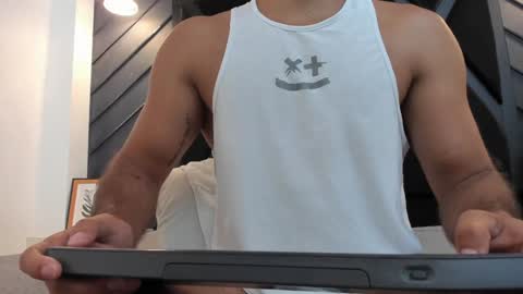 Snapshot of lorenzo_walker_ chatting on January 5, 1:47 pm L O R E N Z O Thumbs Up help online show from January 5, 1:47 pm