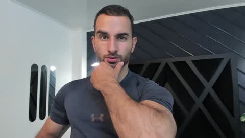Snapshot of lorenzo_walker_ chatting on December 7, 5:42 pm L O R E N Z O Thumbs Up help online show from December 7, 5:42 pm